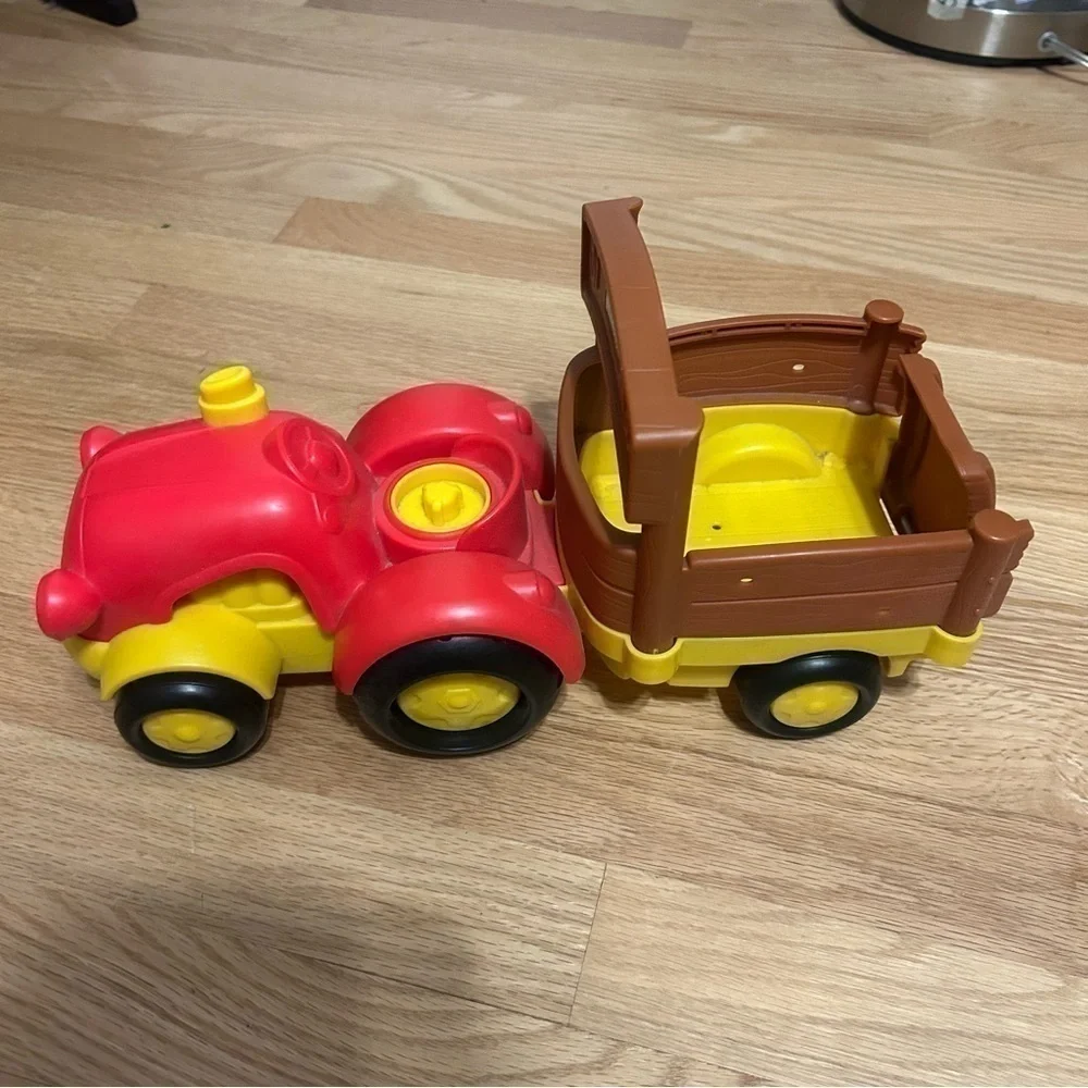 Fisher Price Little People Farm Tractor Tow n Pull Kids Toy Red